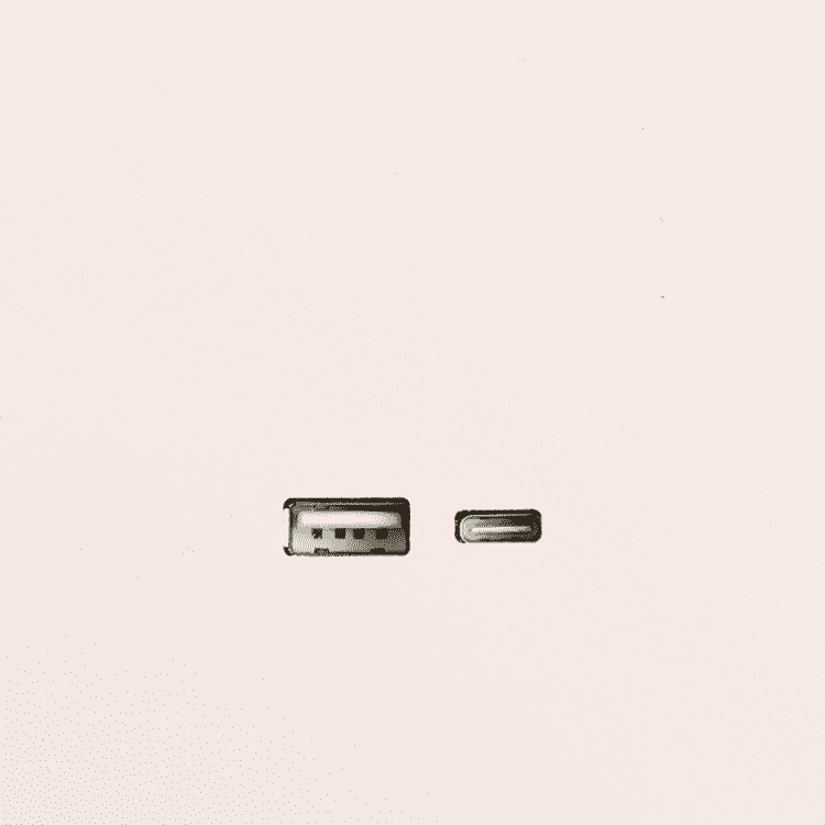 Roze solid surface USB aansluiting