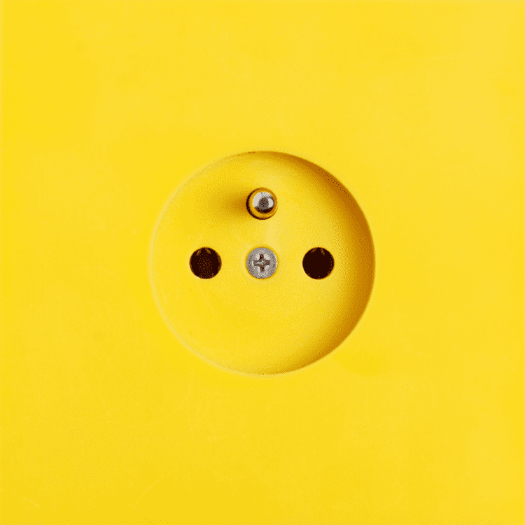 geel stopcontact in Solid Surface